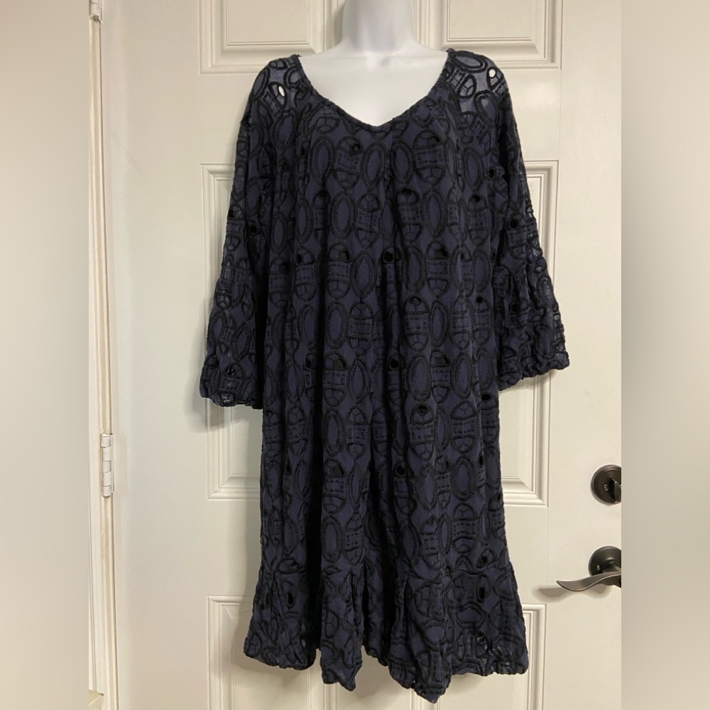 T24a- INTUITIONS Deep Navy CutOut Embroidered Floral
Eyelet Midi Dress